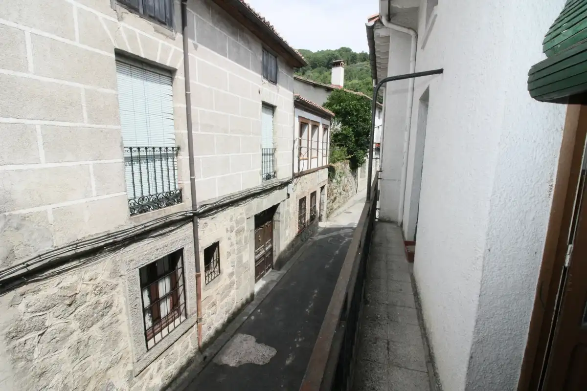 Vista exterior de Casa o xalet en venda en El Hornillo  amb Balcó