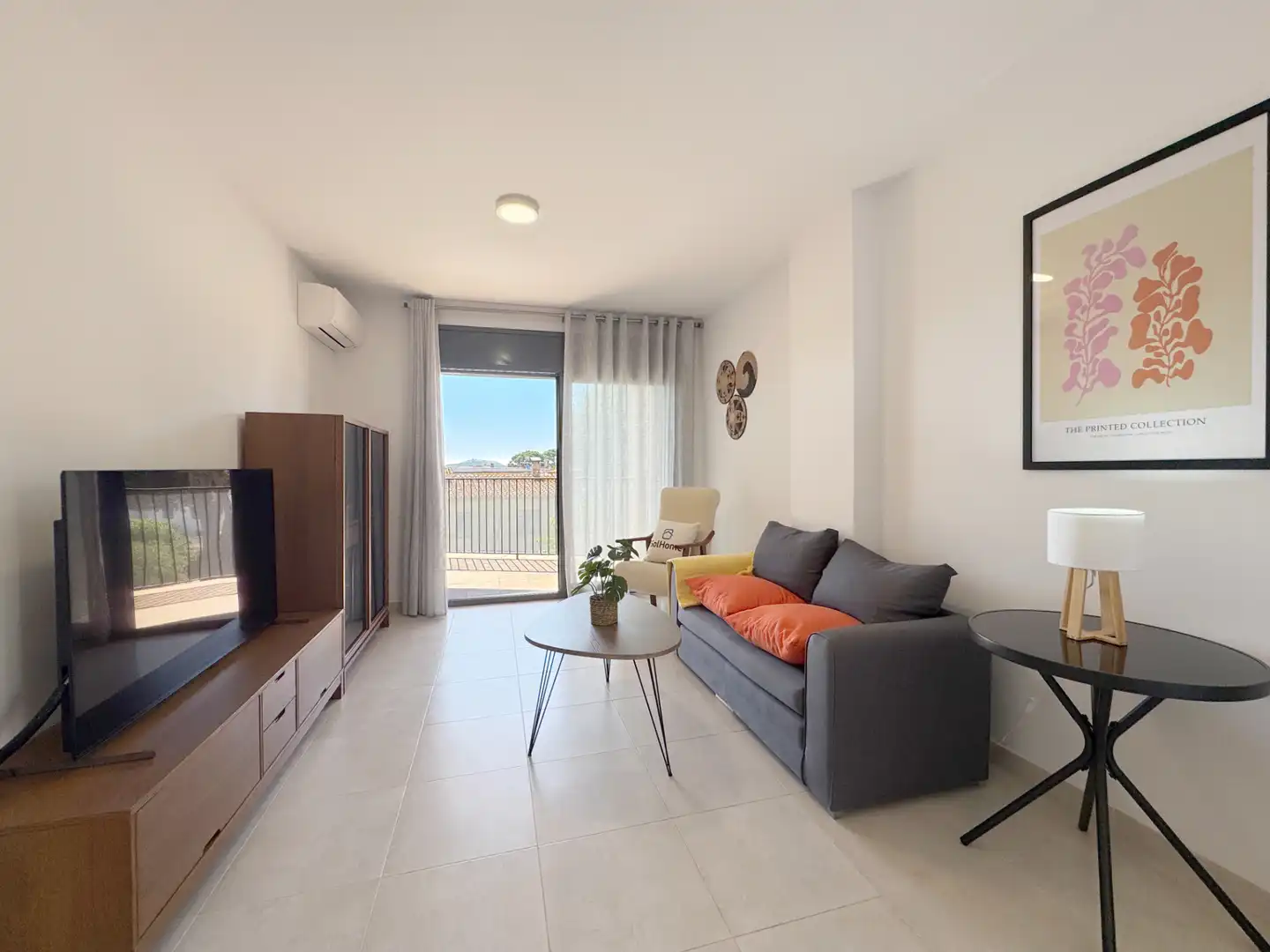 Sala d'estar de Apartament en venda en L'Escala amb Aire condicionat, Terrassa i Moblat