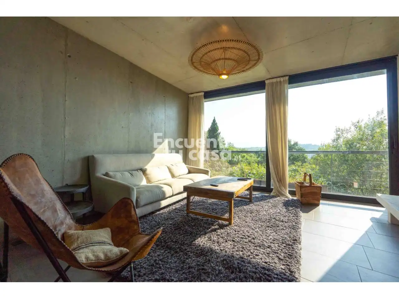 Sala d'estar de Casa o xalet en venda en Donostia - San Sebastián  amb Jardí privat, Terrassa i Piscina
