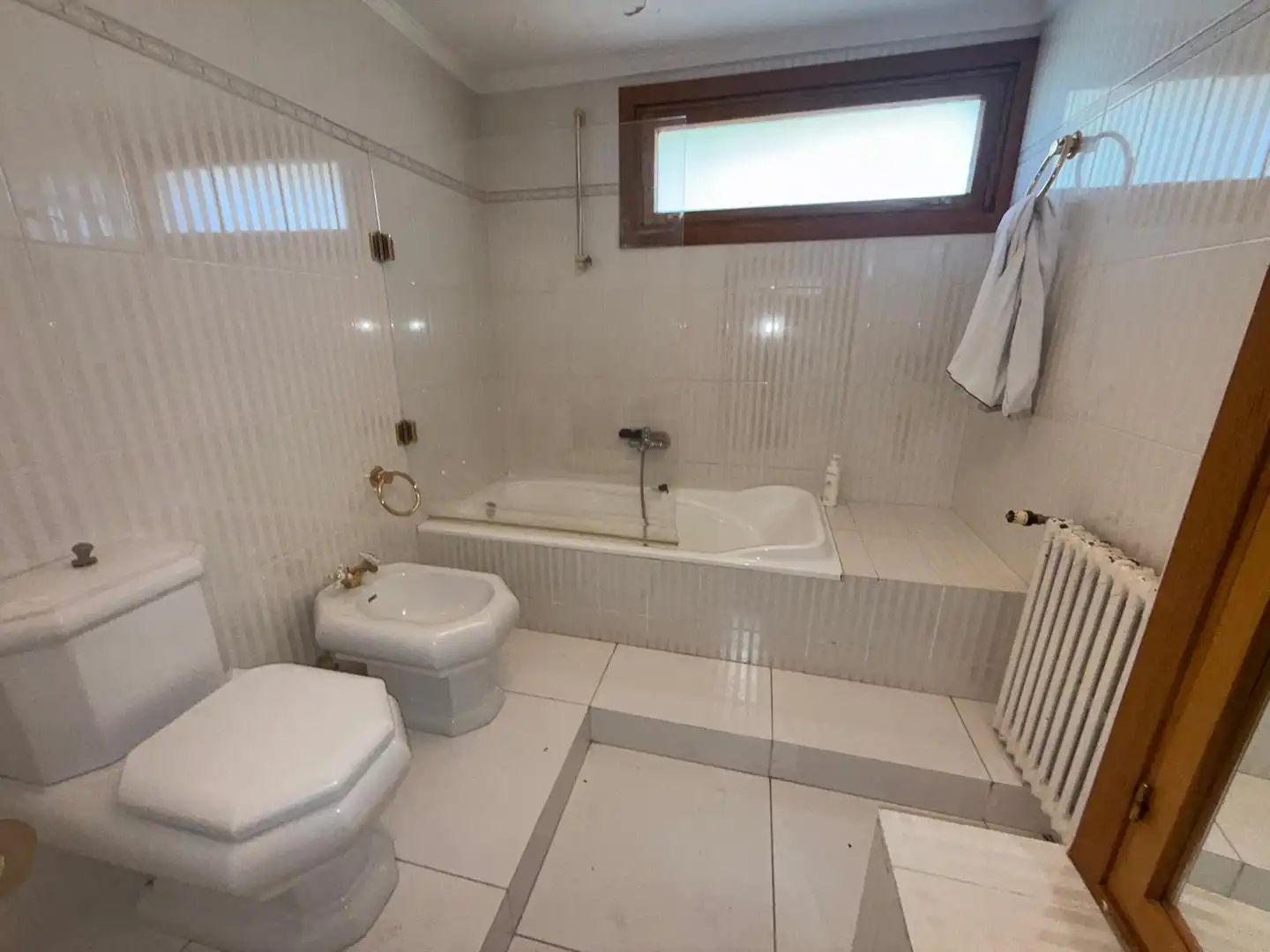 Baño de Casa o chalet en venta en Querol con Jardín privado, Terraza y Piscina