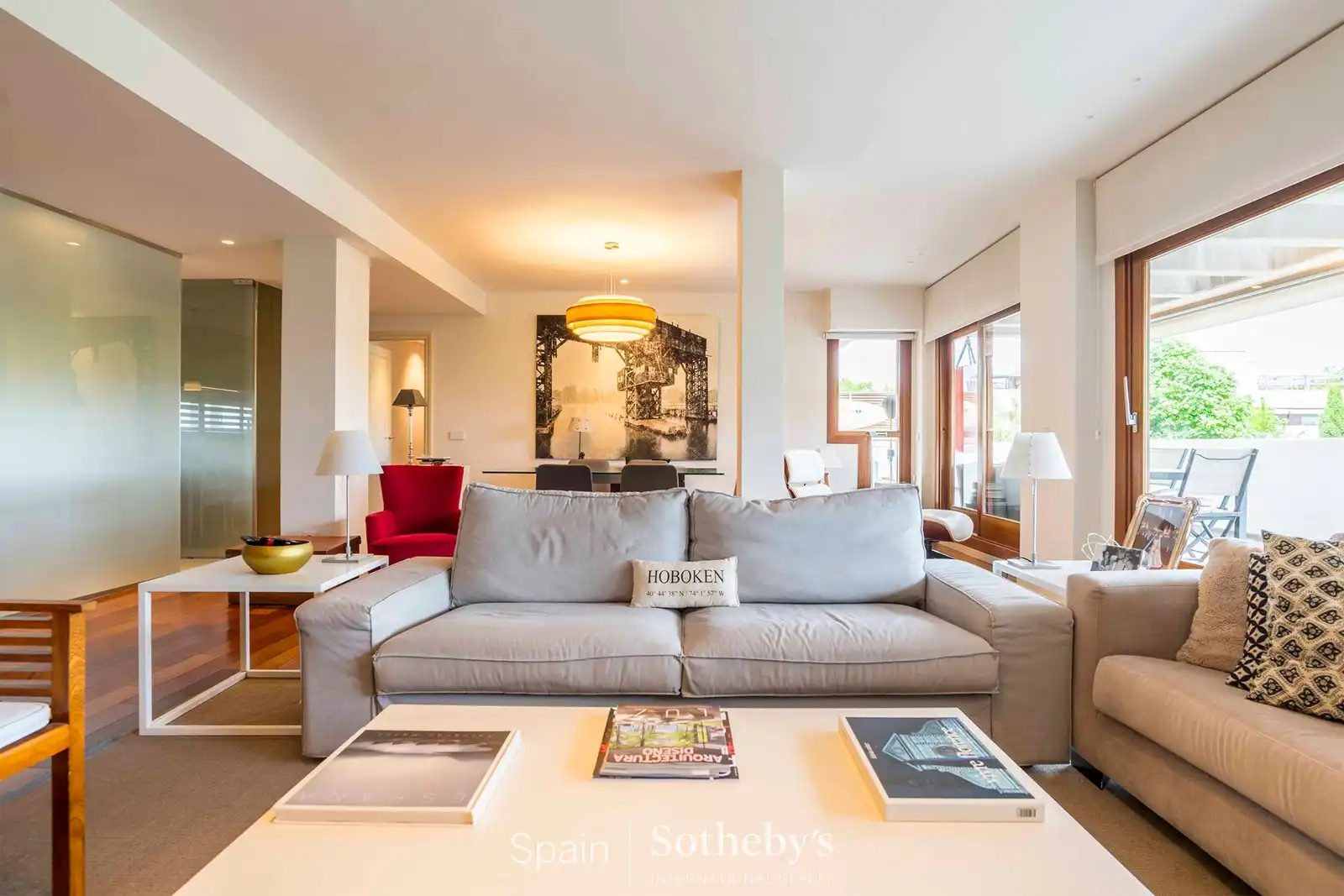 Sala d'estar de Apartament en venda en La Moraleja amb Aire condicionat, Calefacció i Terrassa