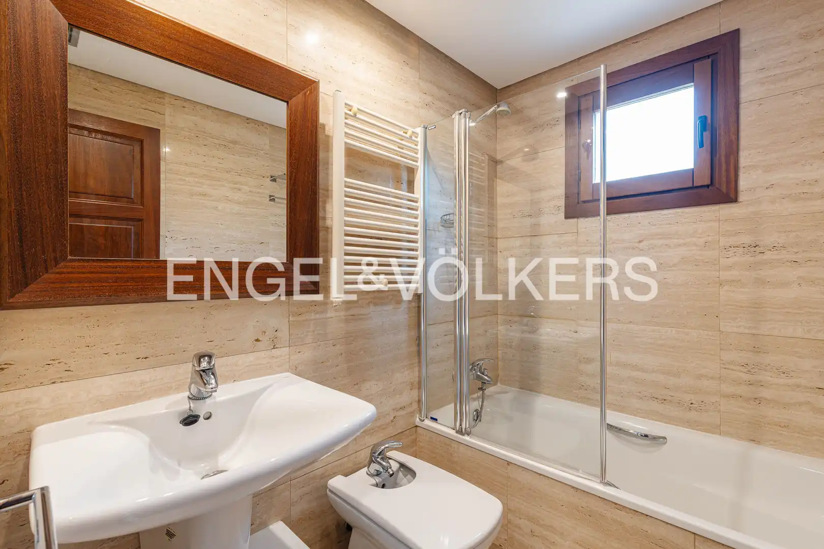 Baño de Casa o chalet de alquiler en Madrid con Aire acondicionado, Calefacción y Jardín privado