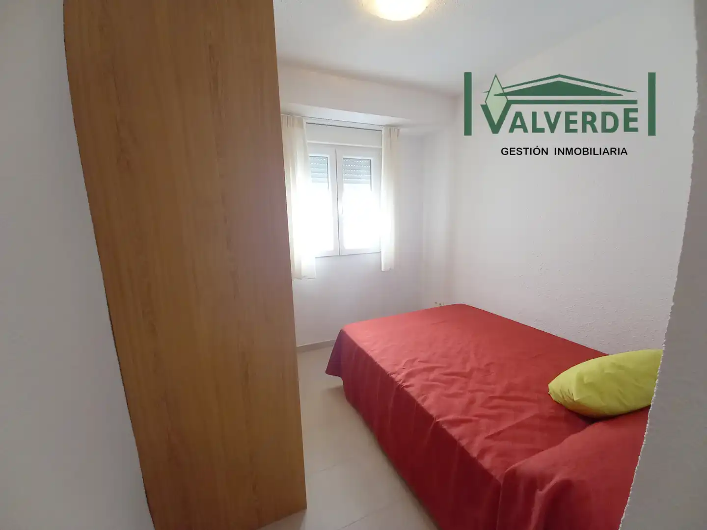 Dormitori de Apartament de lloguer en Granada amb Aire condicionat, Calefacció i Moblat
