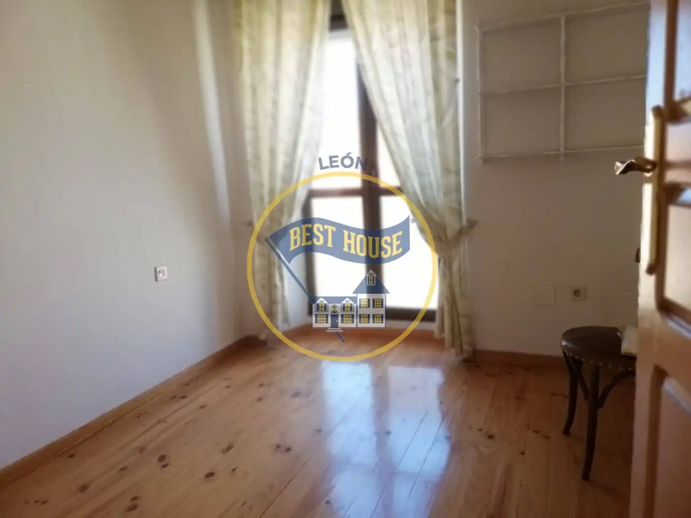 Dormitori de Casa o xalet en venda en Rioseco de Tapia amb Traster i Balcó