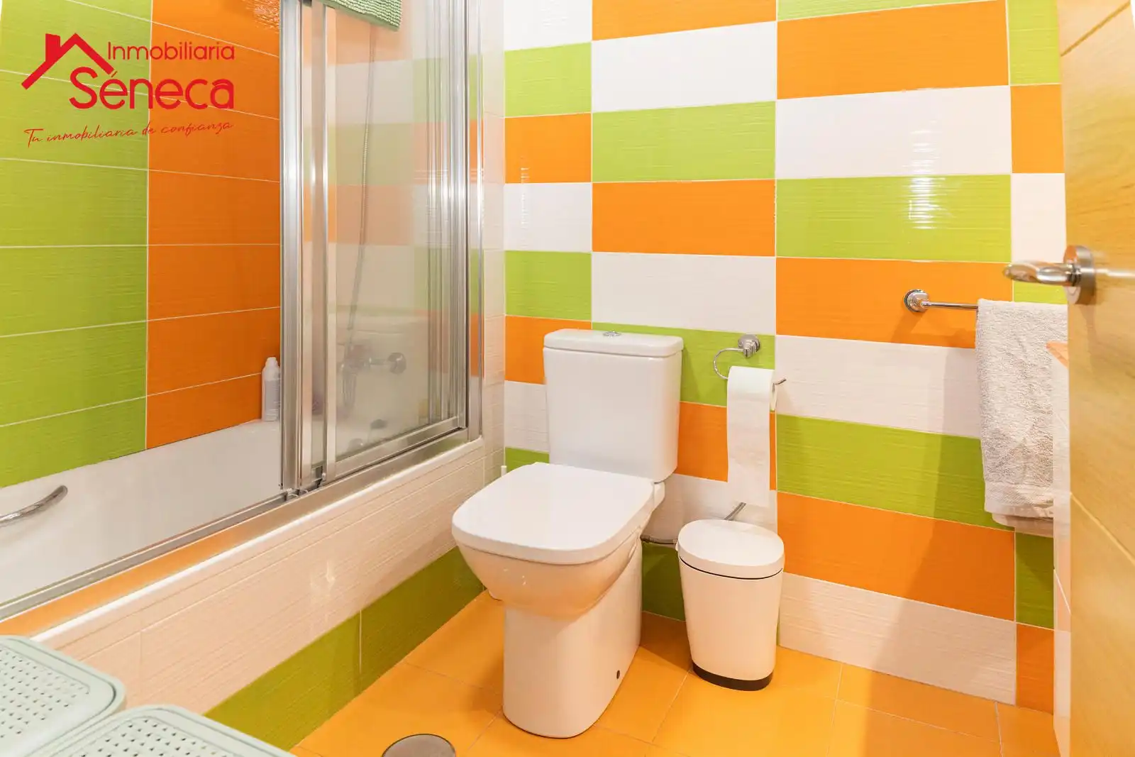 Bathroom of Flat for sale in Córdoba  with Air Conditioner, Heating and Terrace