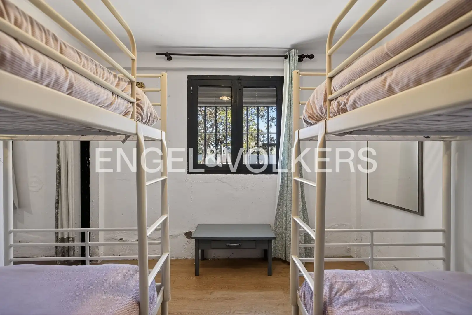 Habitación de Finca rústica en venta en El Castillo de las Guardas con Aire acondicionado, Calefacción y Jardín privado