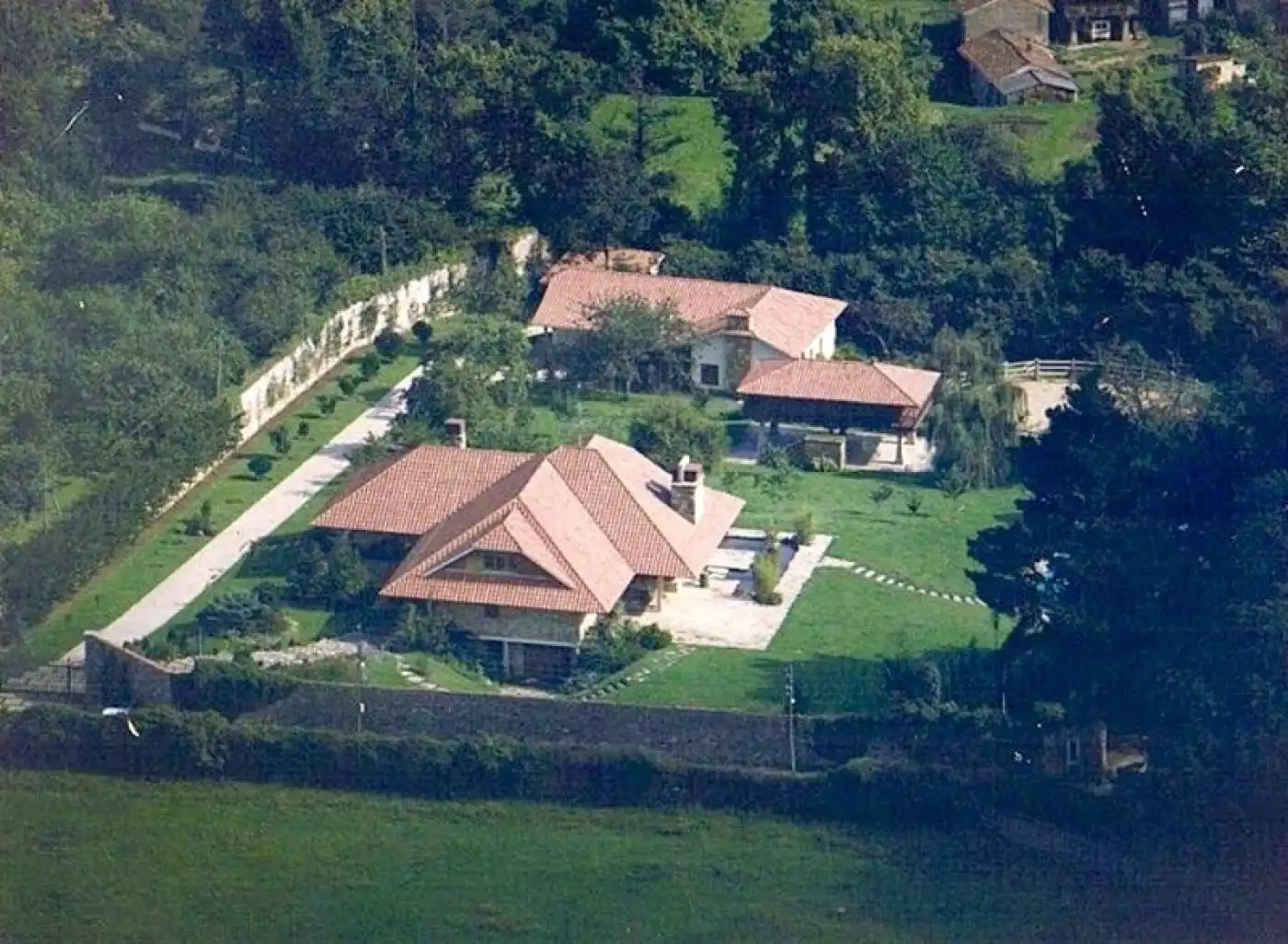 Außenansicht von Country house zum Verkauf in Gijón  mit Klimaanlage, Privatgarten und Terrasse