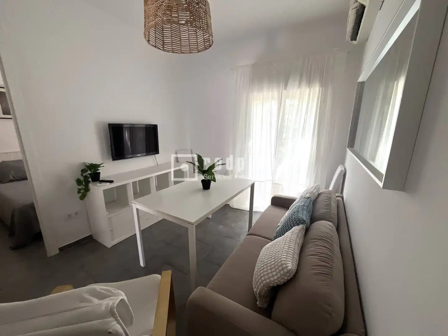 Living room of Flat for rent in Sevilla  with Air Conditioner, Terrace and Furnished