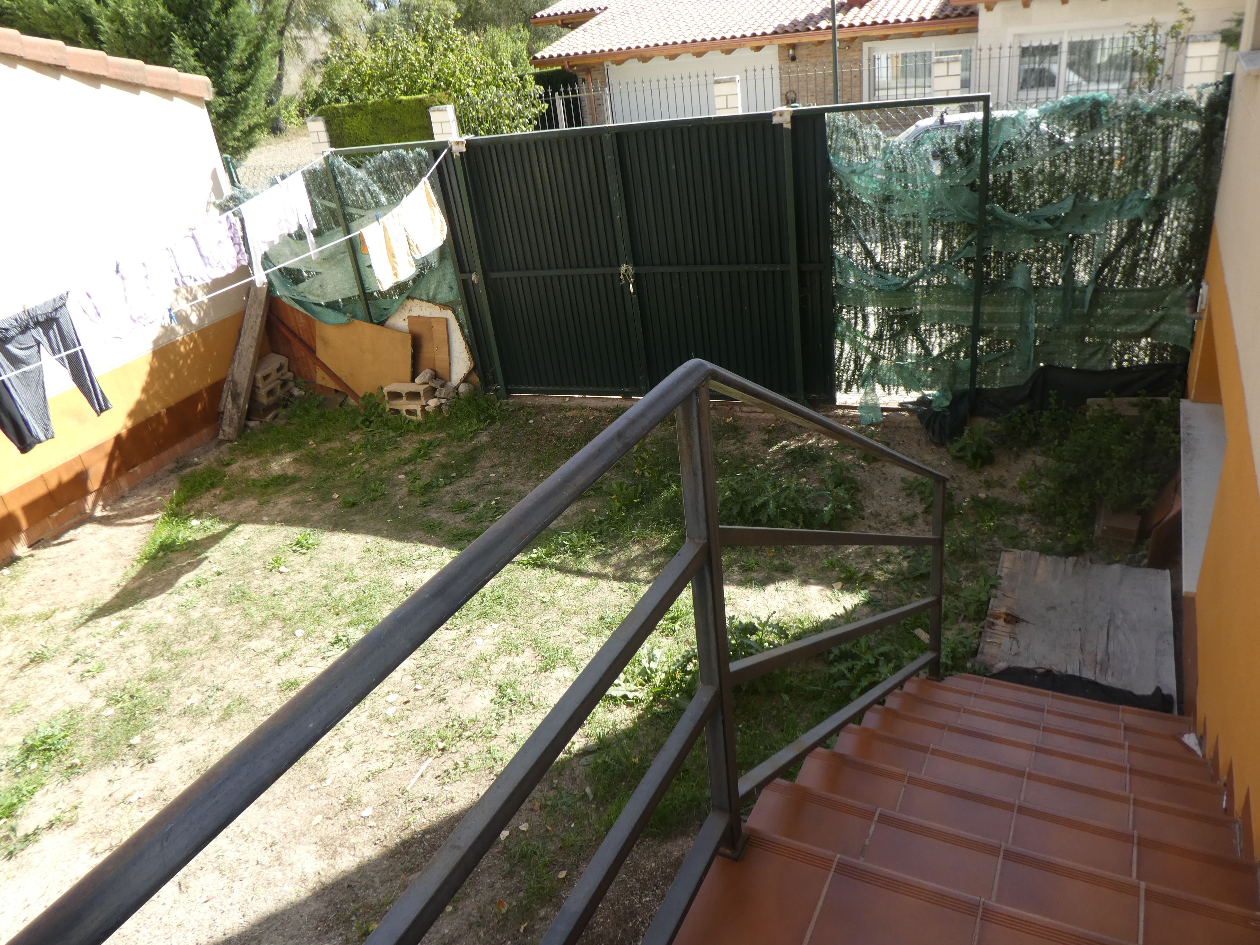 Jardí de Casa adosada en venda en Alfoz de Quintanadueñas amb Calefacció i Jardí privat