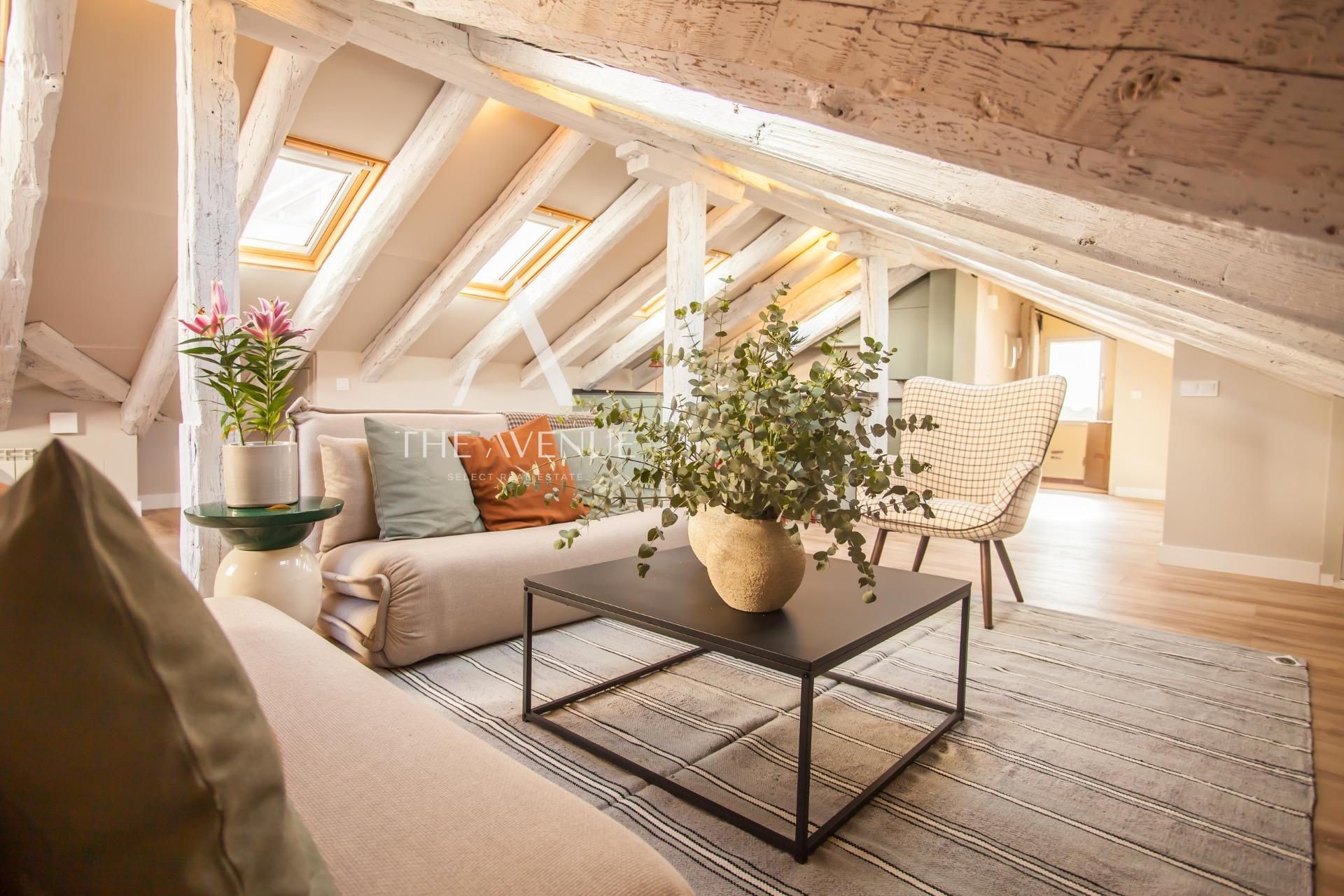 Living room of Attic for sale in  Madrid Capital  with Air Conditioner, Heating and Parquet flooring