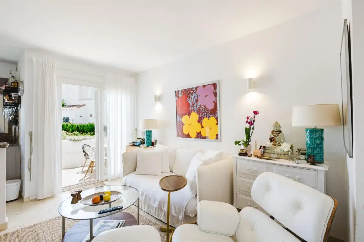 Sala d'estar de Casa adosada en venda en Mijas amb Aire condicionat, Calefacció i Jardí privat