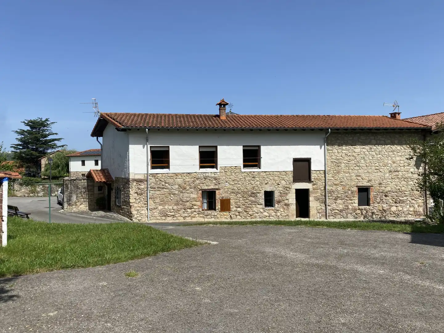 Vista exterior de Casa adosada en venta en Torrelavega  con Jardín privado