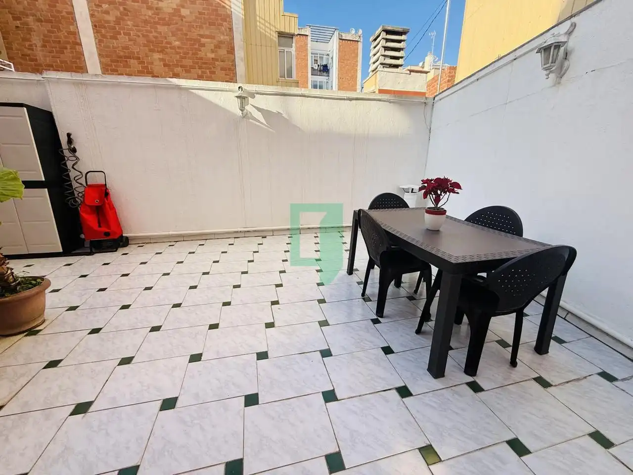 Terrassa de Casa o xalet en venda en Badalona amb Calefacció, Parquet i Balcó