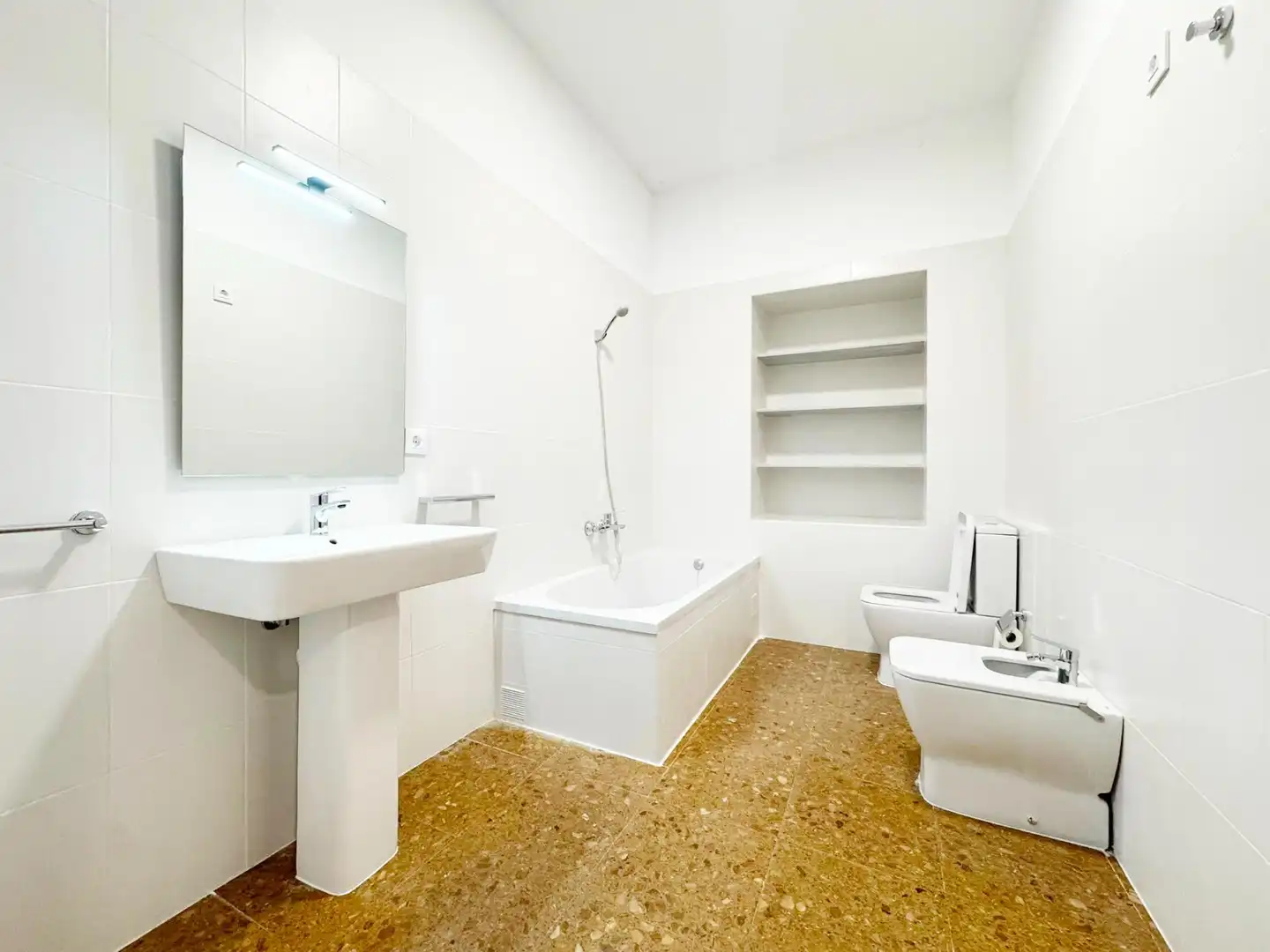 Baño de Piso de alquiler en Dénia con Calefacción, Amueblado y Balcón