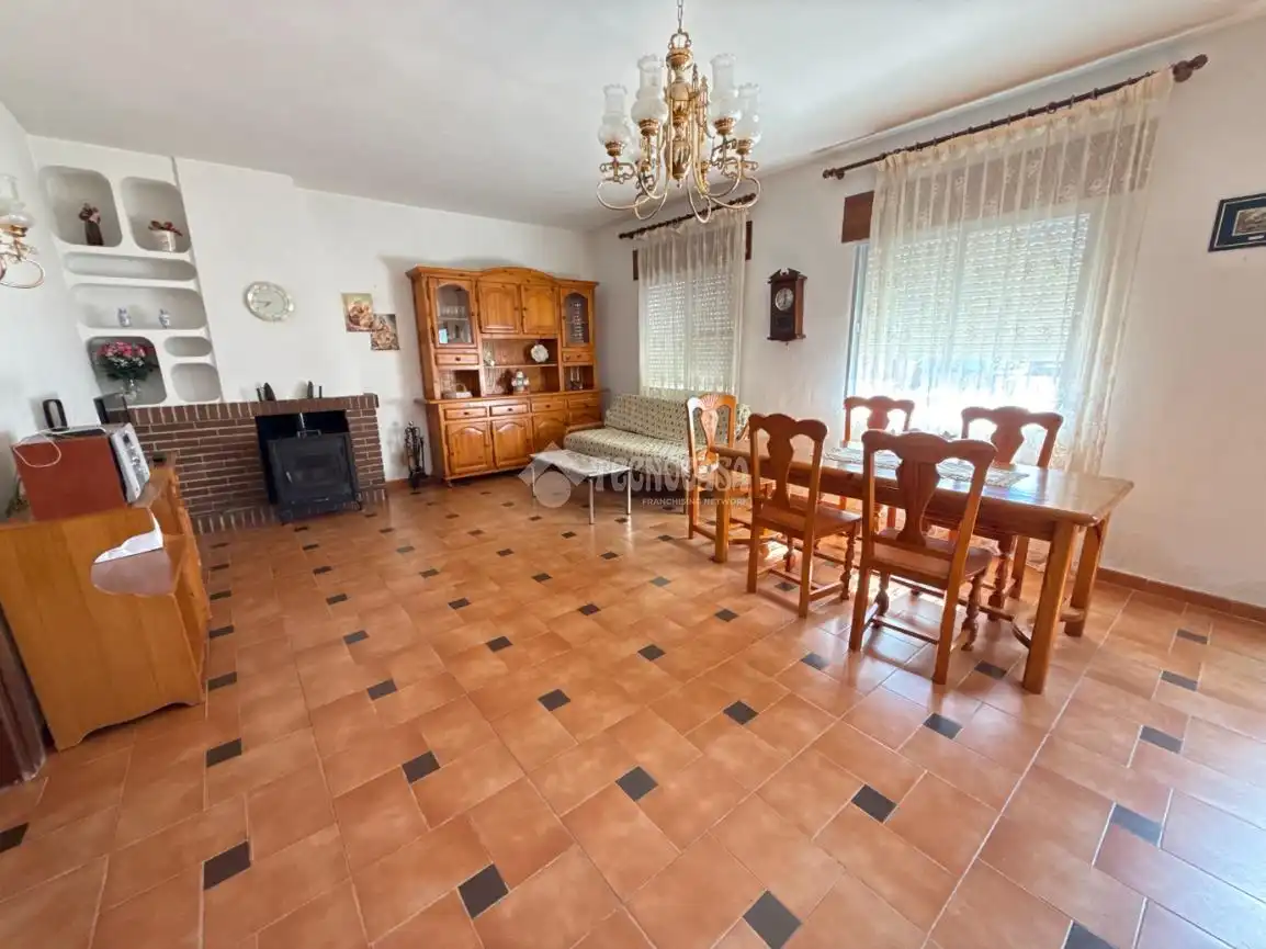 Sala de estar de Casa adosada en venta en Lucillos con Balcón