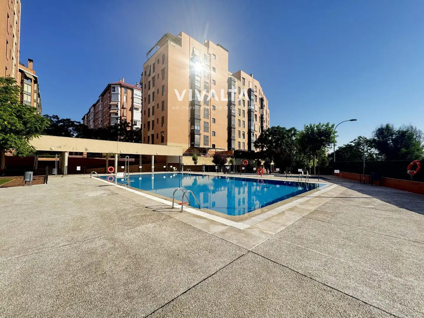 Swimming pool of Flat for sale in Madrid  with Air Conditioner, Heating and Storage room
