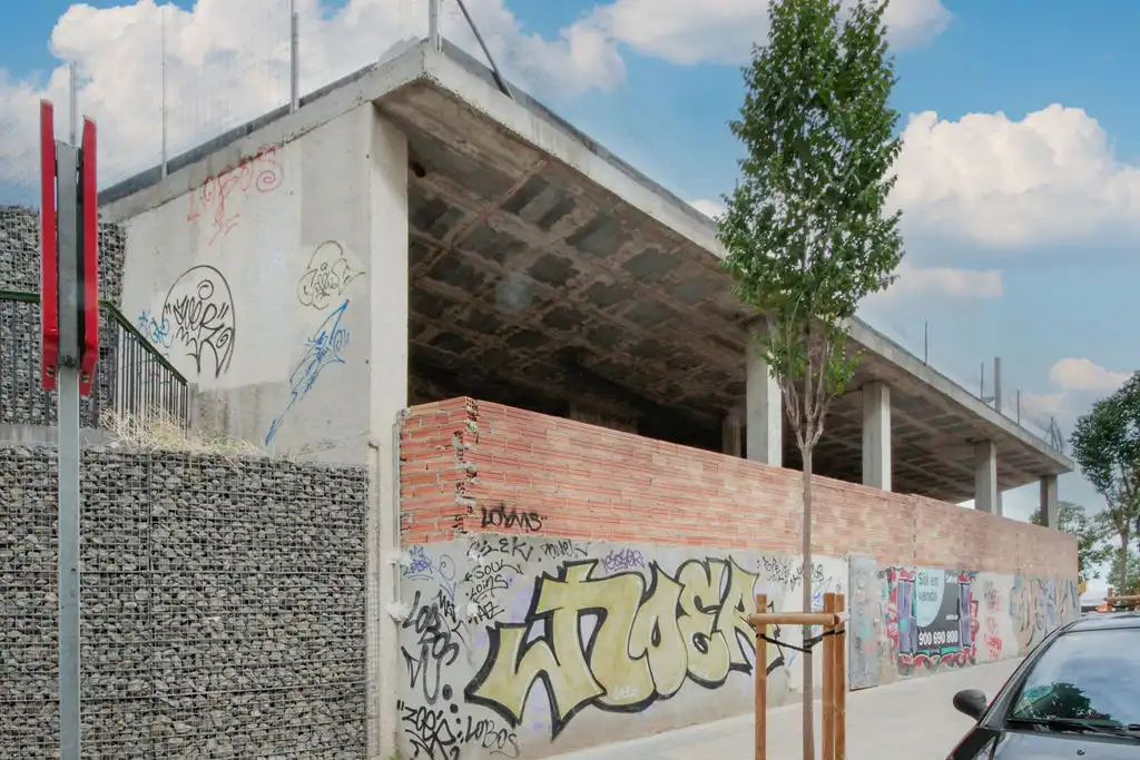 Exterior view of Buildings for sale in Sabadell
