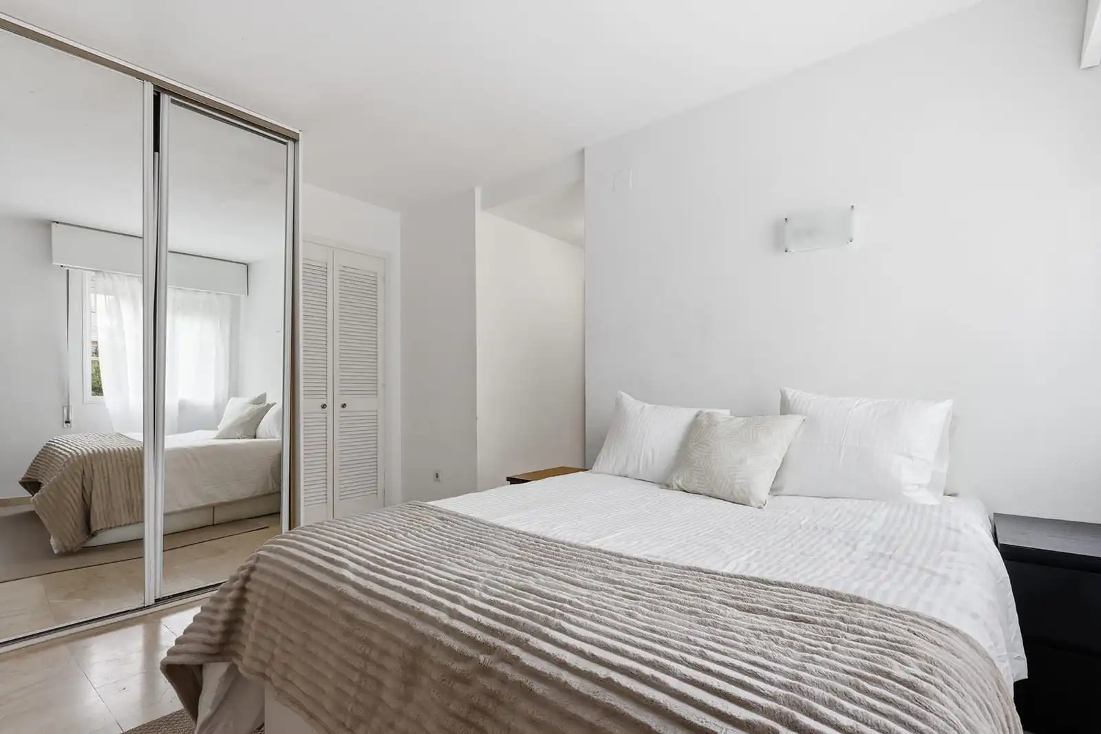 Habitación de Apartamento de alquiler en Estepona con Terraza y Amueblado