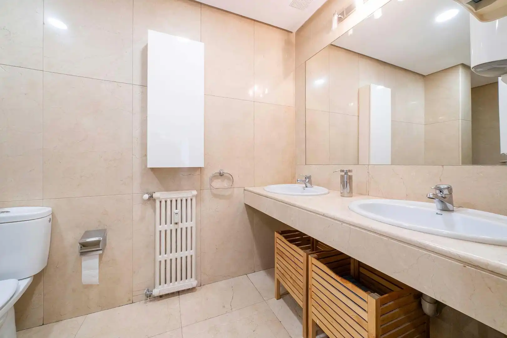 Badezimmer von Wohnung zum Verkauf in Madrid mit Heizung
