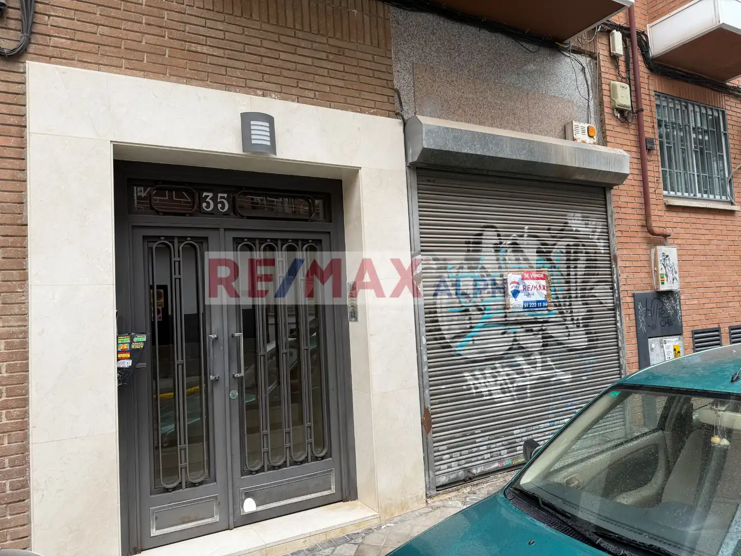 Vista exterior de Local en venta en Madrid