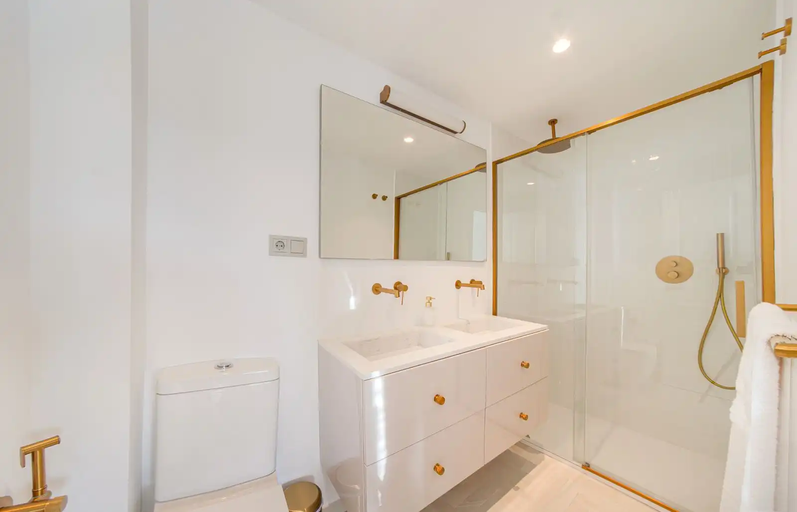 Badezimmer von Dachboden zur Miete in Marbella mit Klimaanlage, Möbliert und Fernseher