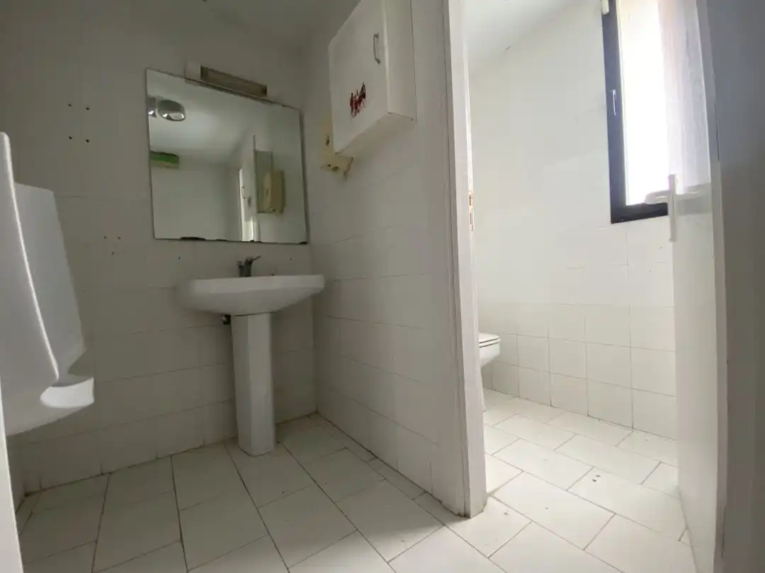 Bathroom of Commercial properties for sale in Bergara