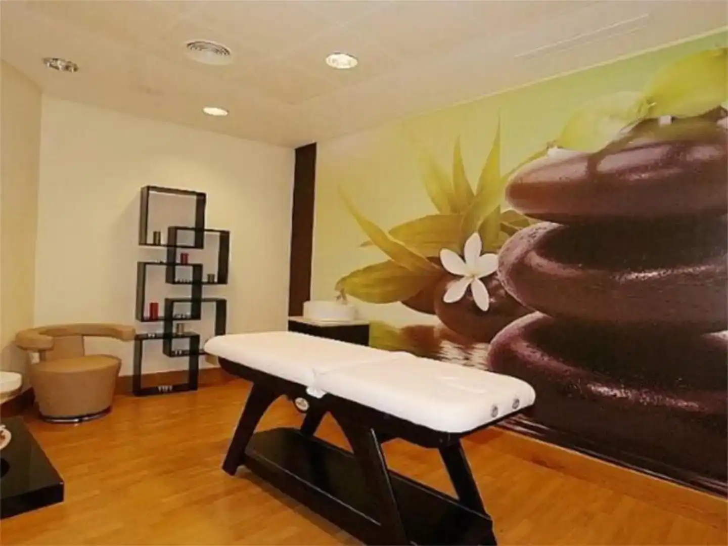 Wohnung zur Miete in Marbella mit Klimaanlage, Schwimmbad und Balkon