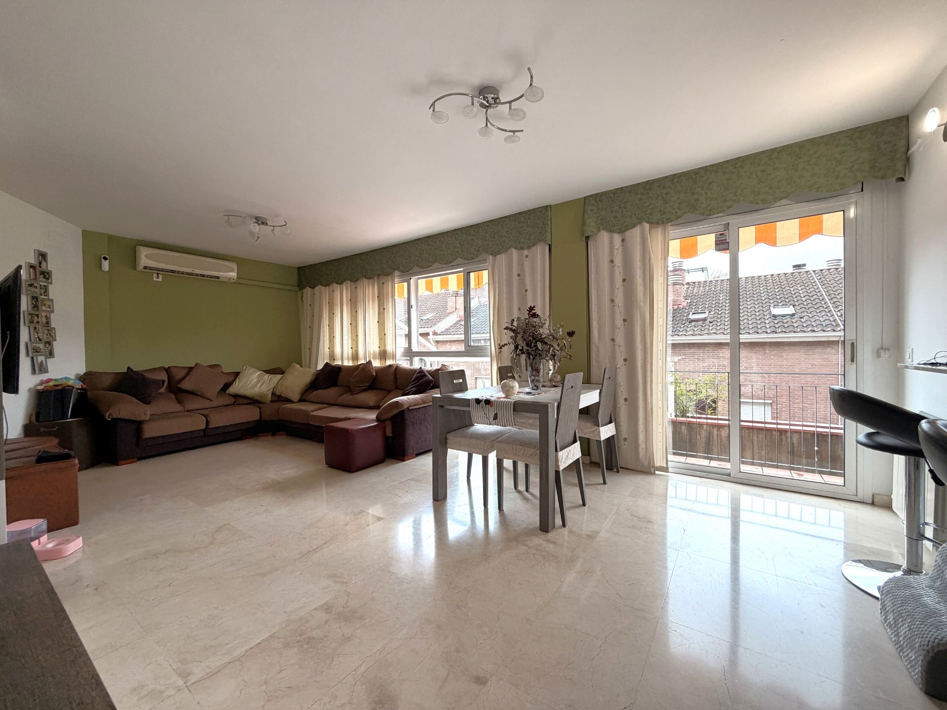 Sala d'estar de Casa adosada en venda en La Palma de Cervelló amb Aire condicionat, Calefacció i Terrassa