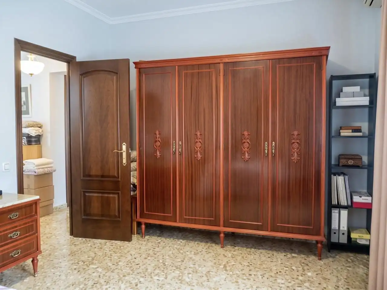 Dormitori de Casa o xalet en venda en Espartinas amb Aire condicionat, Jardí privat i Terrassa