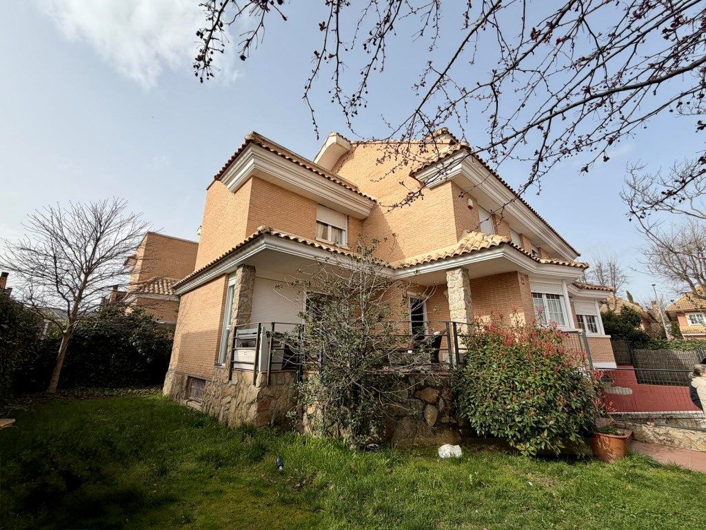 Exterior view of Single-family semi-detached for sale in Villanueva de la Cañada