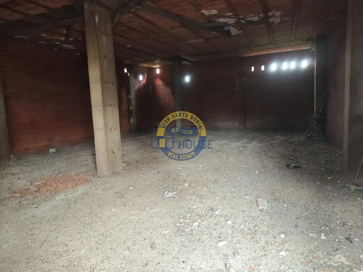 Local comercial en venda a Armunia, imagen 4