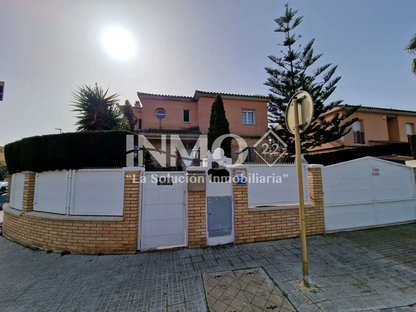 Detached house with pool for sale in Carrer Moscú, imagen 3