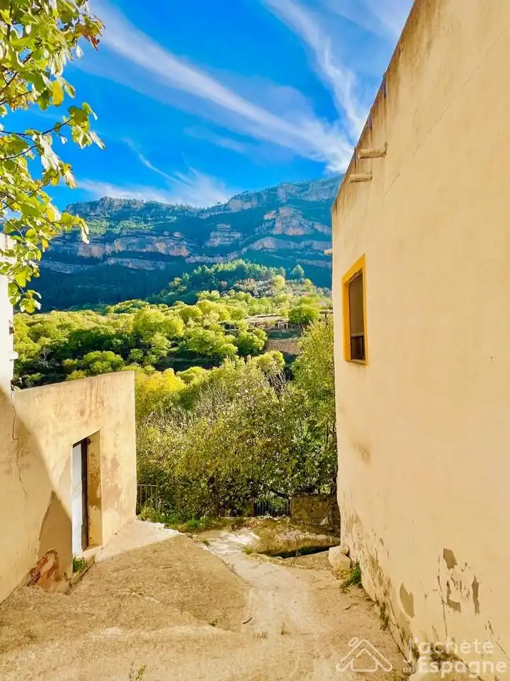 Vista exterior de Casa o xalet en venda en Cortes de Pallás amb Aire condicionat, Parquet i Moblat