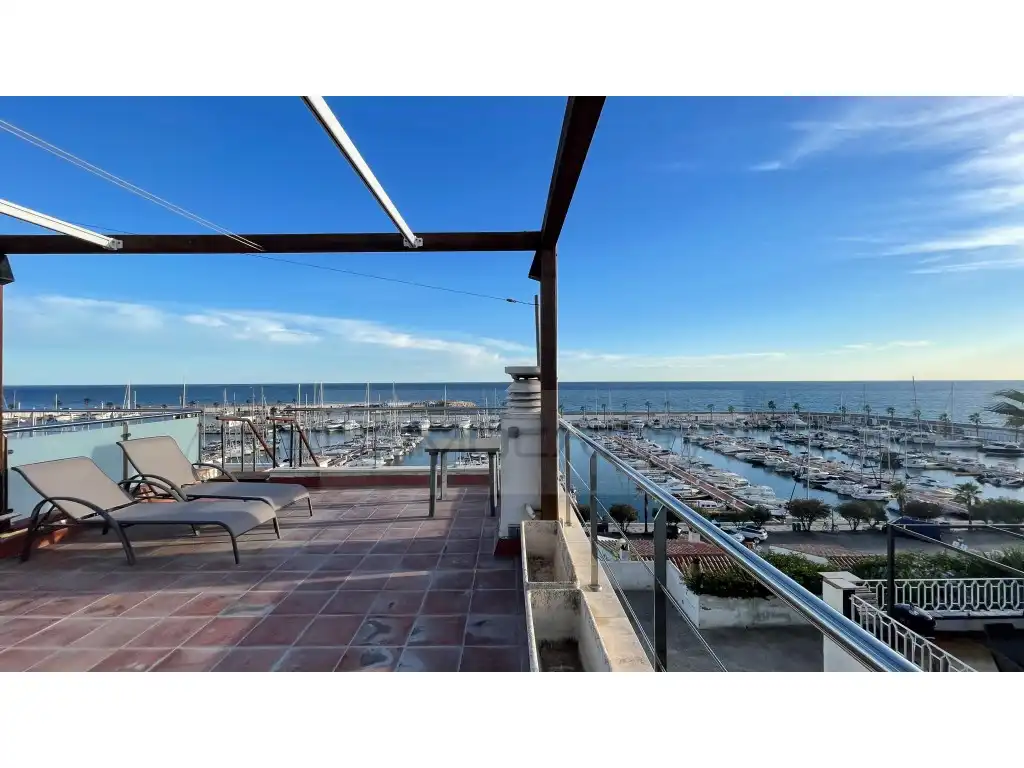 Terrasse von Einfamilien-Reihenhaus zum Verkauf in Sitges mit Heizung, Terrasse und Möbliert