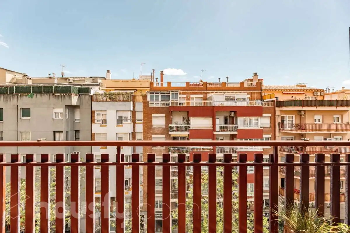 Vista exterior de Pis en venda en Barcelona amb Aire condicionat, Calefacció i Terrassa