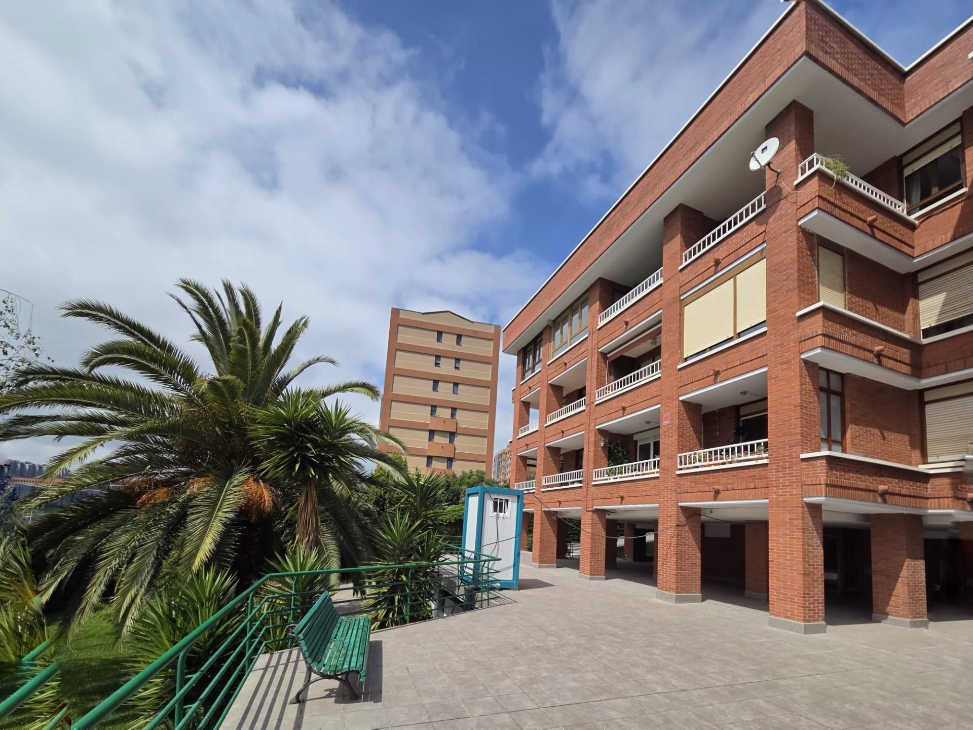 Vista exterior de Ático de alquiler en Santander con Calefacción, Jardín privado y Parquet