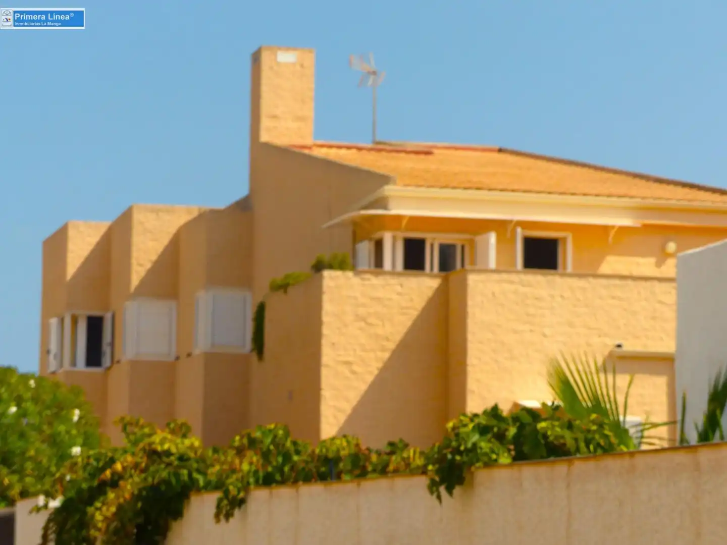 Vista exterior de Casa o chalet en venta en La Manga del Mar Menor con Jardín privado, Terraza y Trastero