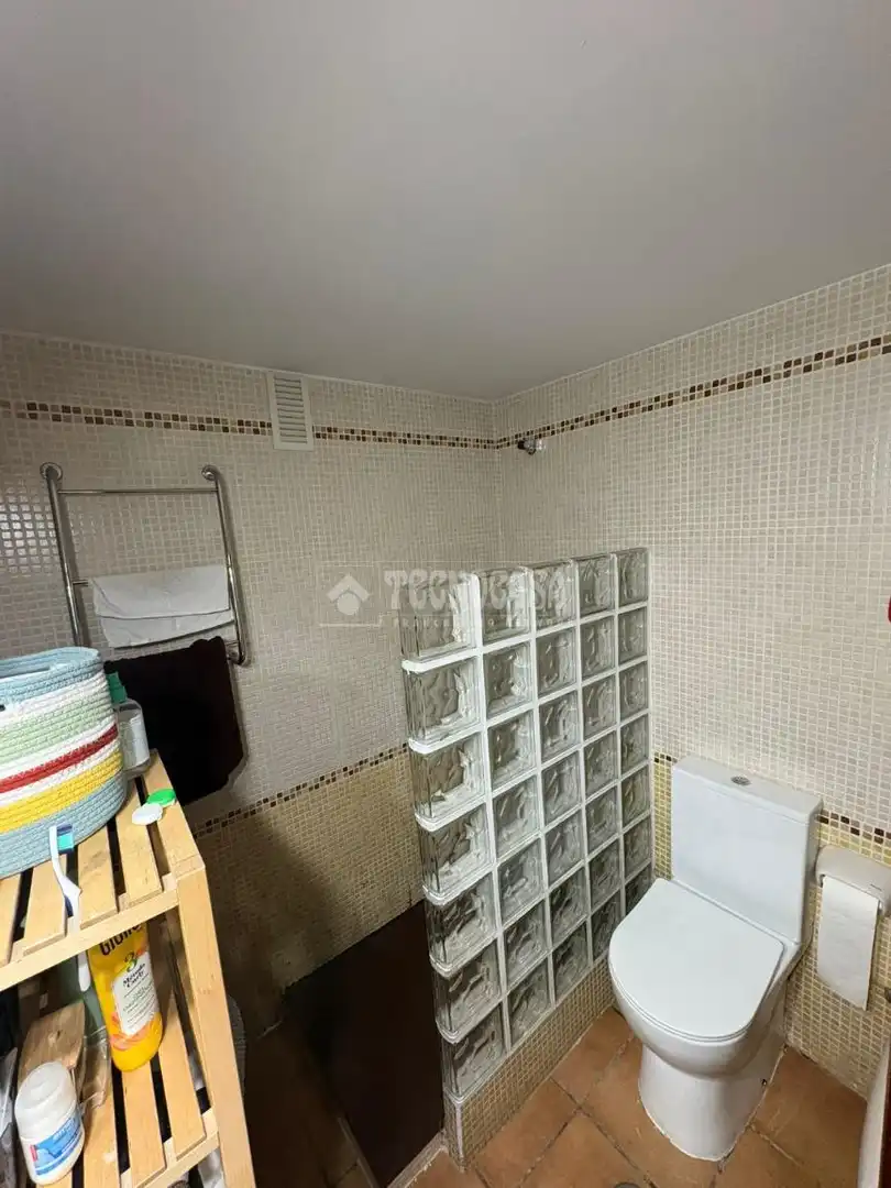 Badezimmer von Wohnung zum Verkauf in La Rinconada mit Klimaanlage und Heizung