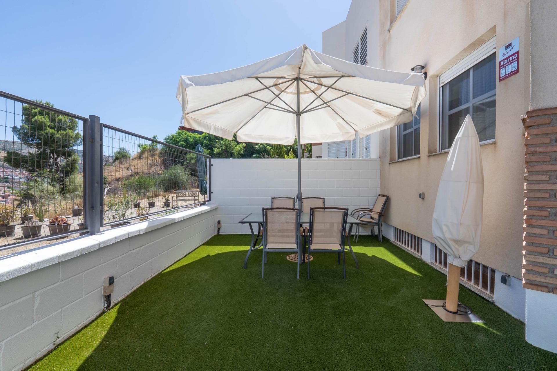 Terrassa de Casa o xalet en venda en  Granada Capital amb Aire condicionat, Calefacció i Jardí privat
