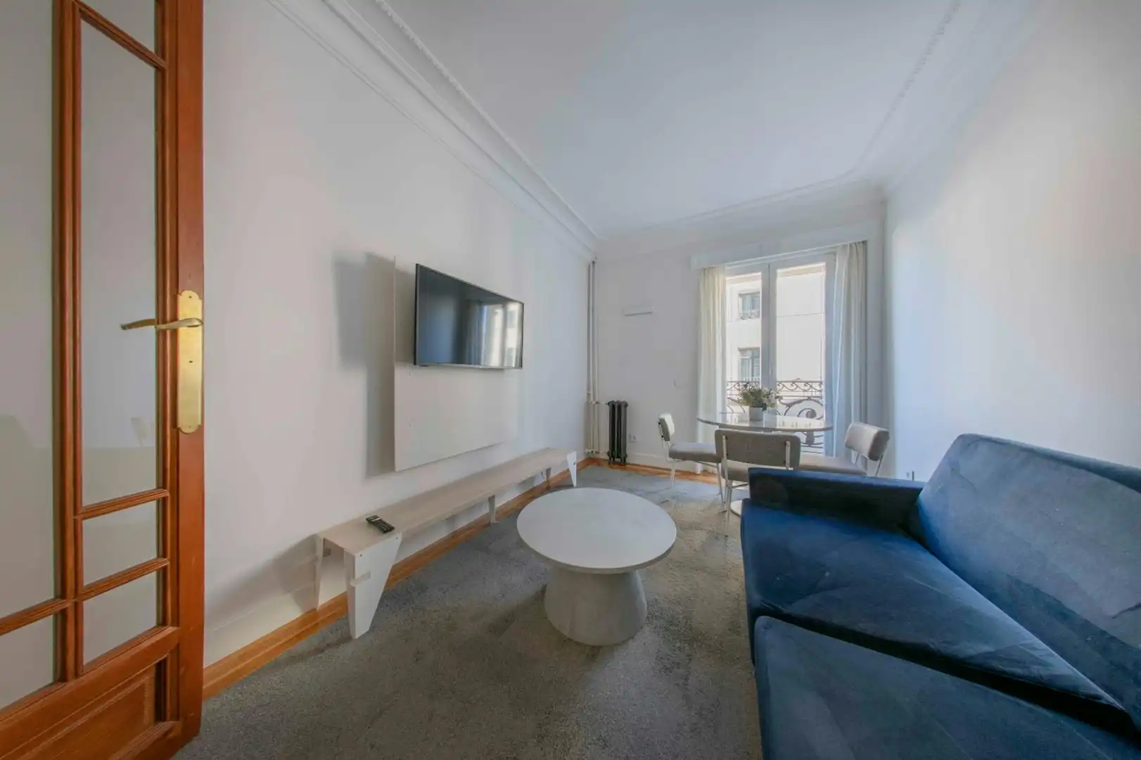 Living room of Flat for rent in Madrid  with Air Conditioner, Heating and Furnished