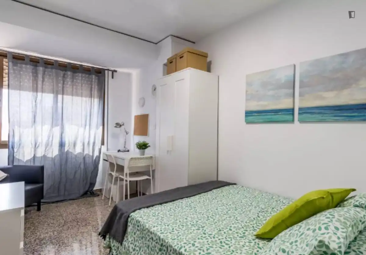 Dormitori de Apartament per a compartir en  Valencia Capital amb Moblat, Forn i Rentadora