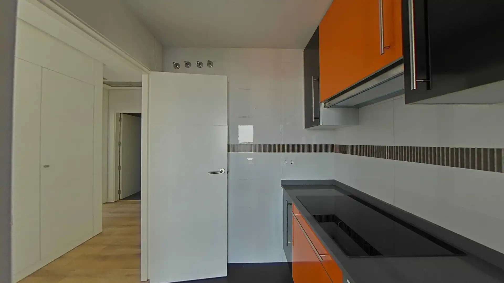 Cocina de Piso en venta en Madrid con Parquet, Trastero y Piscina