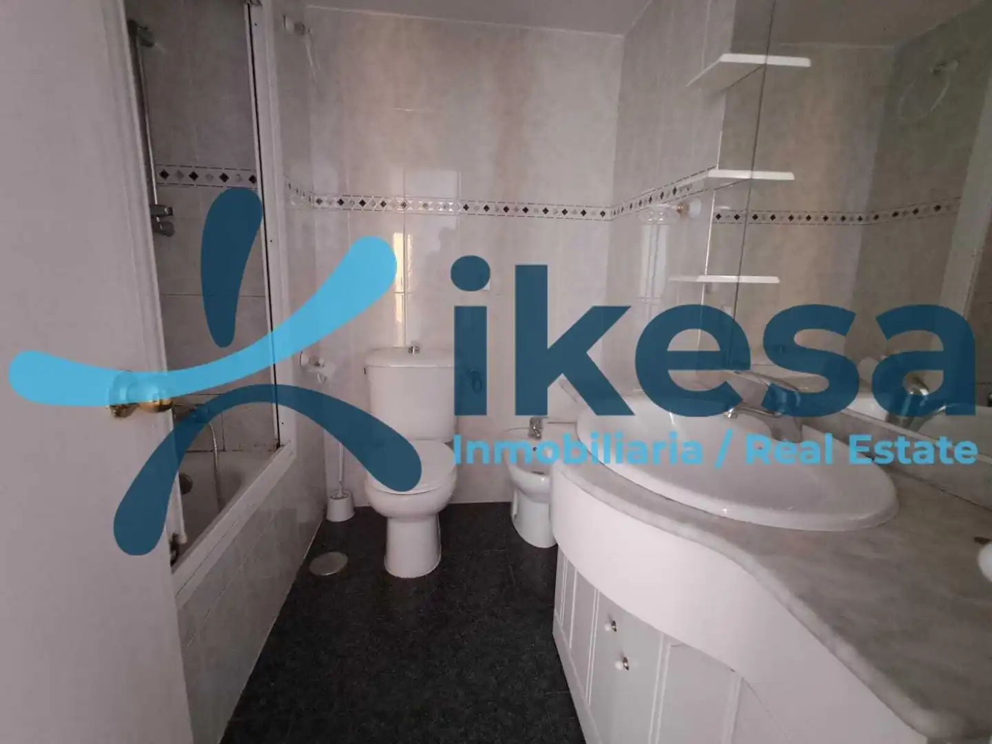 Bathroom of Flat for sale in Córdoba  with Terrace