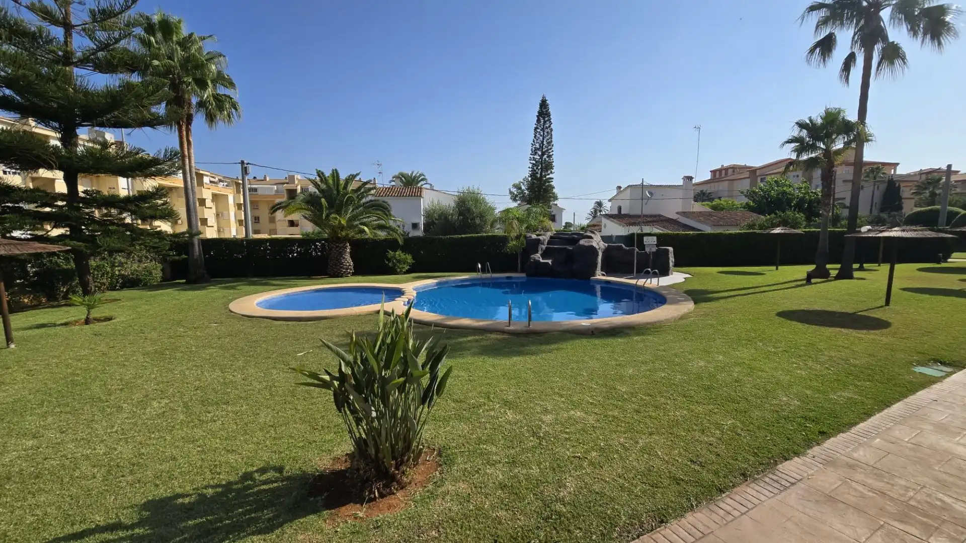 Piscina de Apartament en venda en Dénia amb Aire condicionat, Calefacció i Terrassa