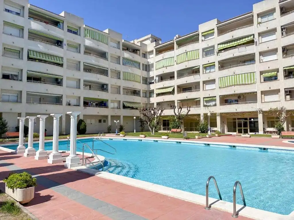 Piscina de Piso en venta en Salou con Terraza y Piscina comunitaria