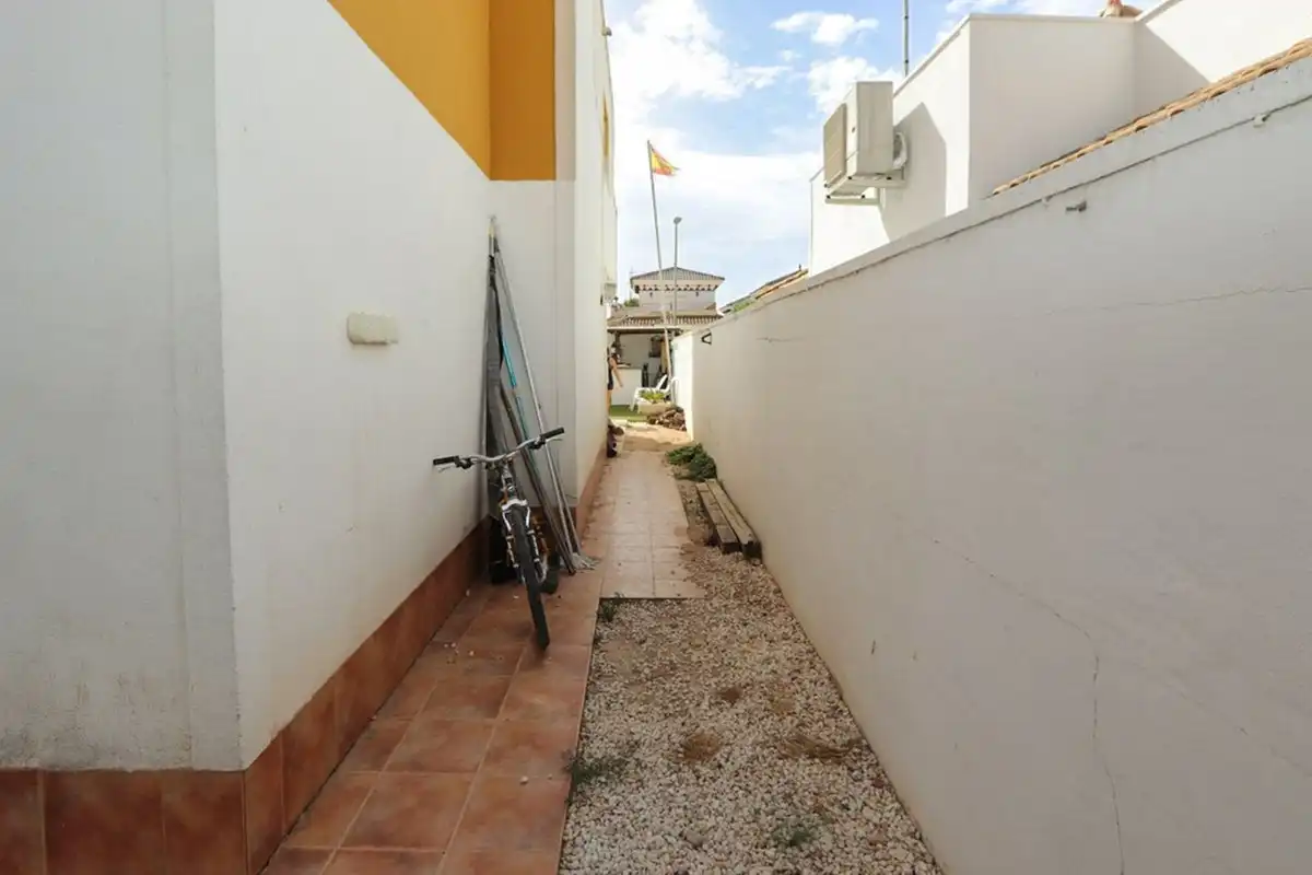Vista exterior de Casa o xalet en venda en Murcia amb Aire condicionat, Jardí privat i Terrassa