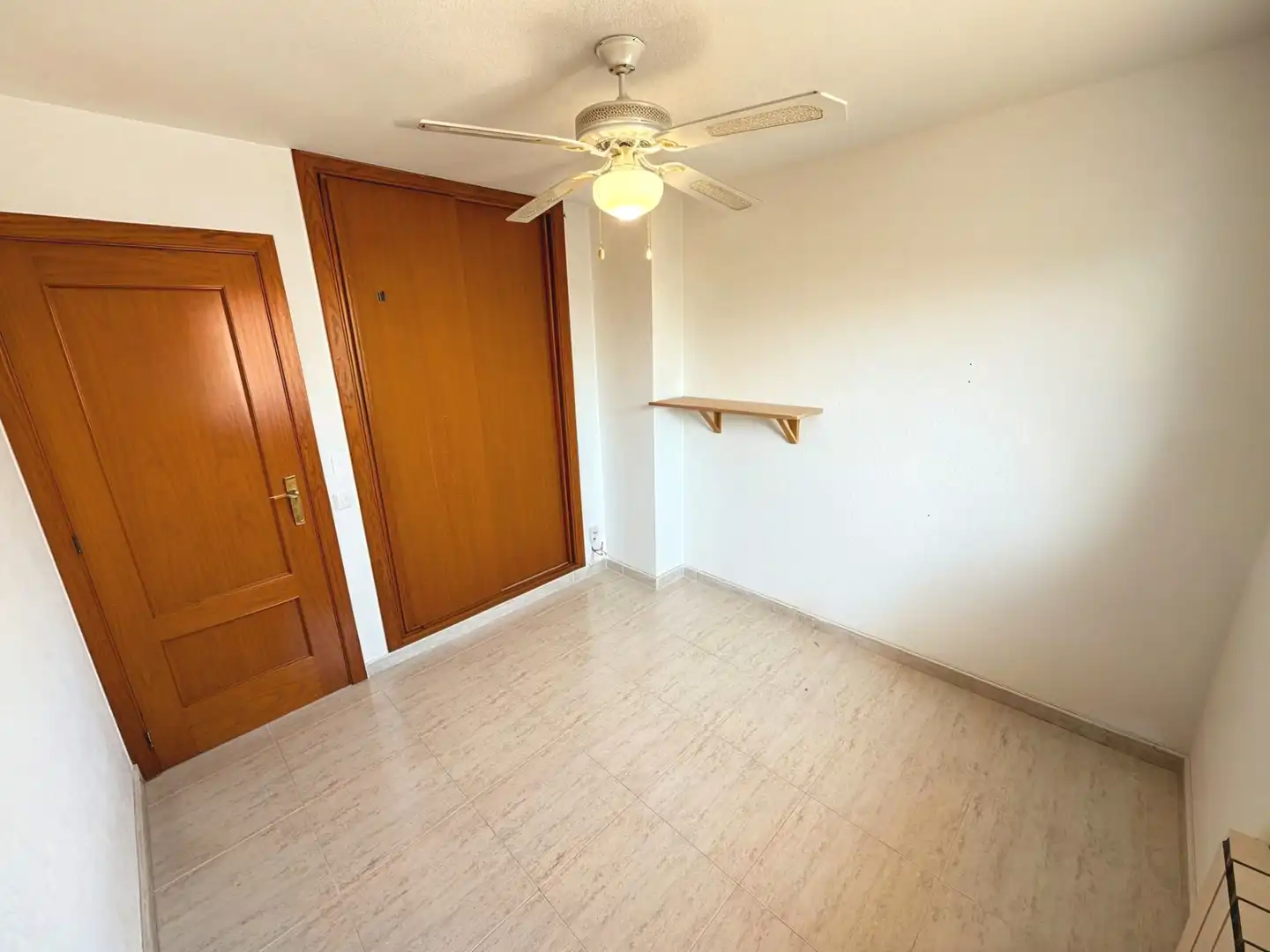Habitación de Casa adosada en venta en Yunquera de Henares con Aire acondicionado, Calefacción y Jardín privado