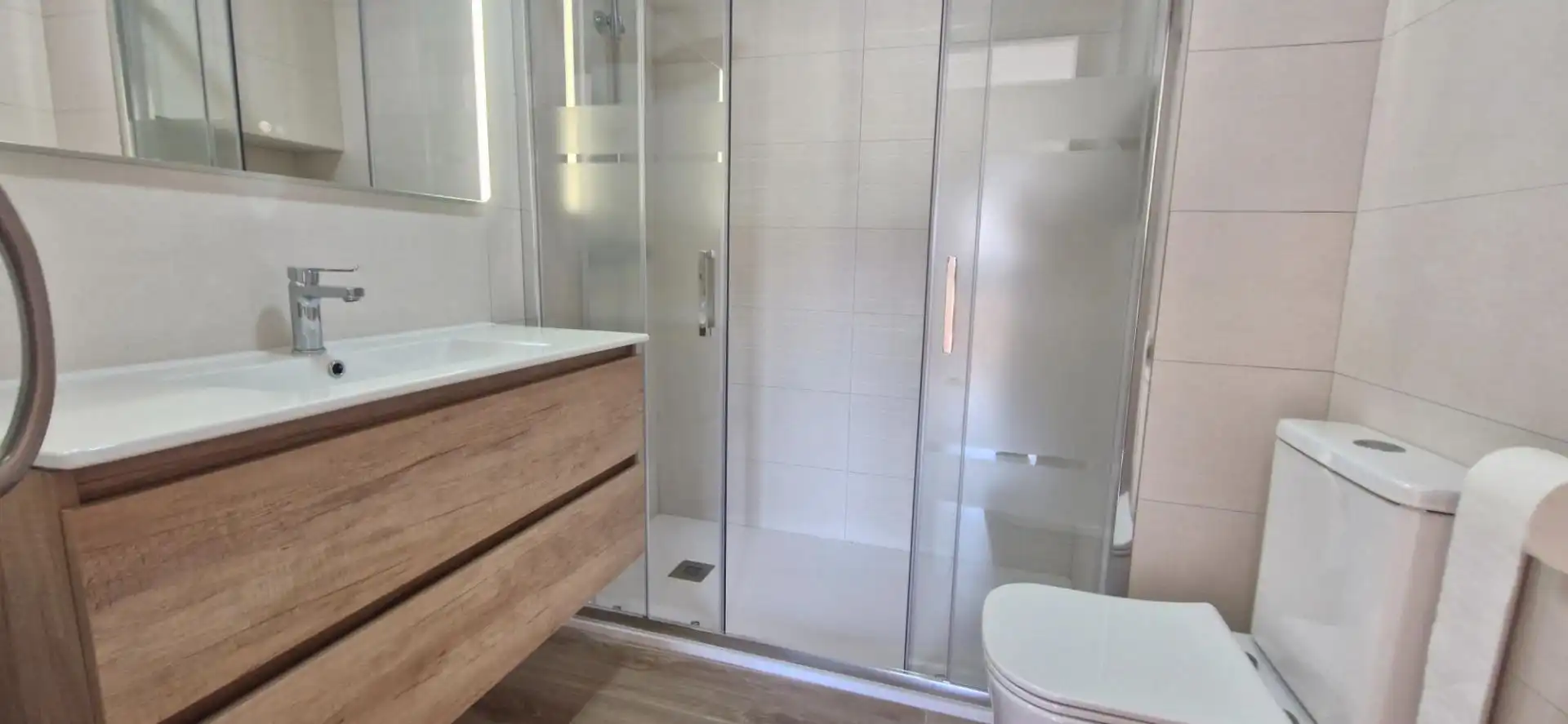 Bathroom of Flat for rent in Elche / Elx  with Air Conditioner, Terrace and Balcony