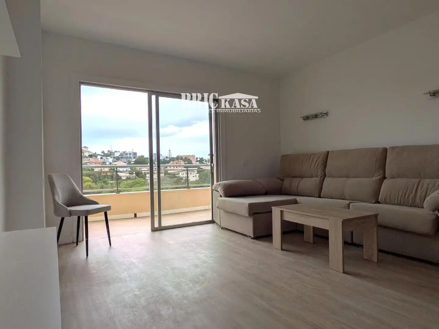 Habitación de Piso en venta en Benalmádena con Terraza, Piscina y Amueblado