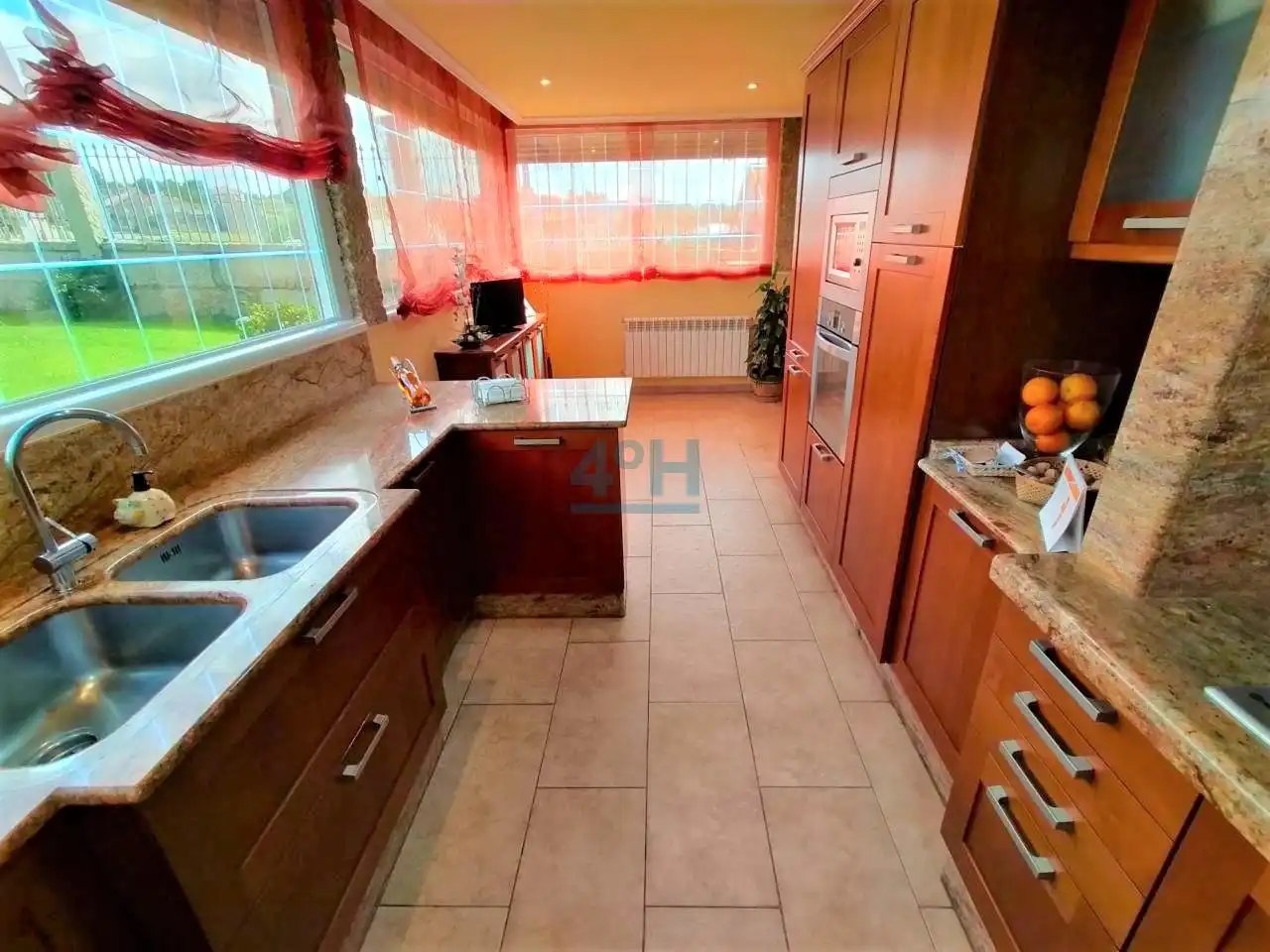 Cocina de Casa o chalet en venta en Amoeiro con Calefacción, Jardín privado y Terraza